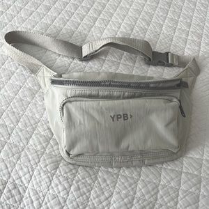 Abercrombie & Fitch fanny pack